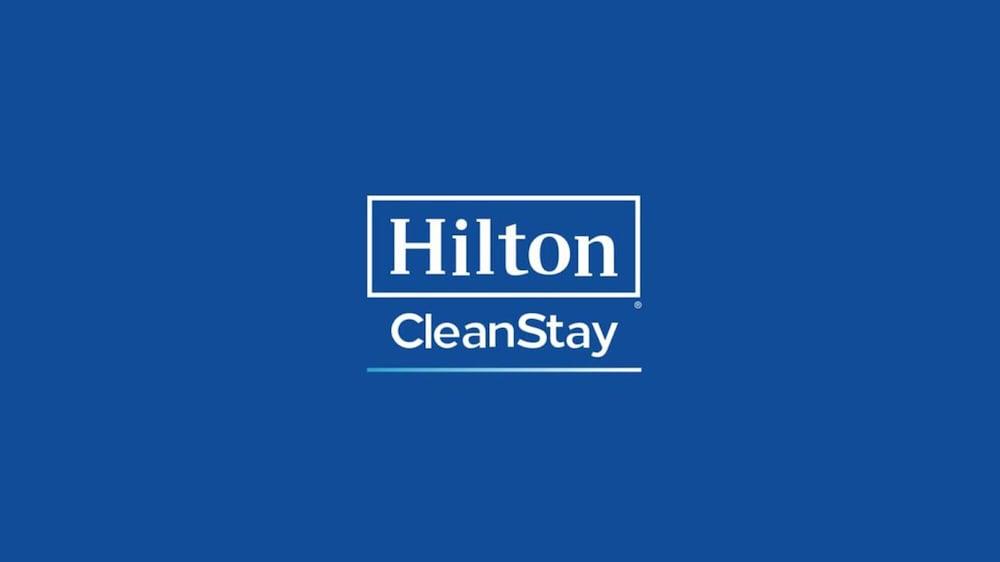 Hotel Hampton & At Williamsburg Square 3*