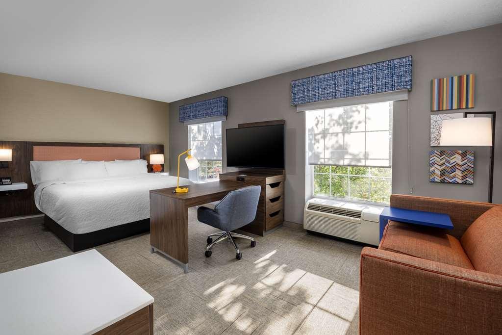Hampton & At Williamsburg Square 3* State College