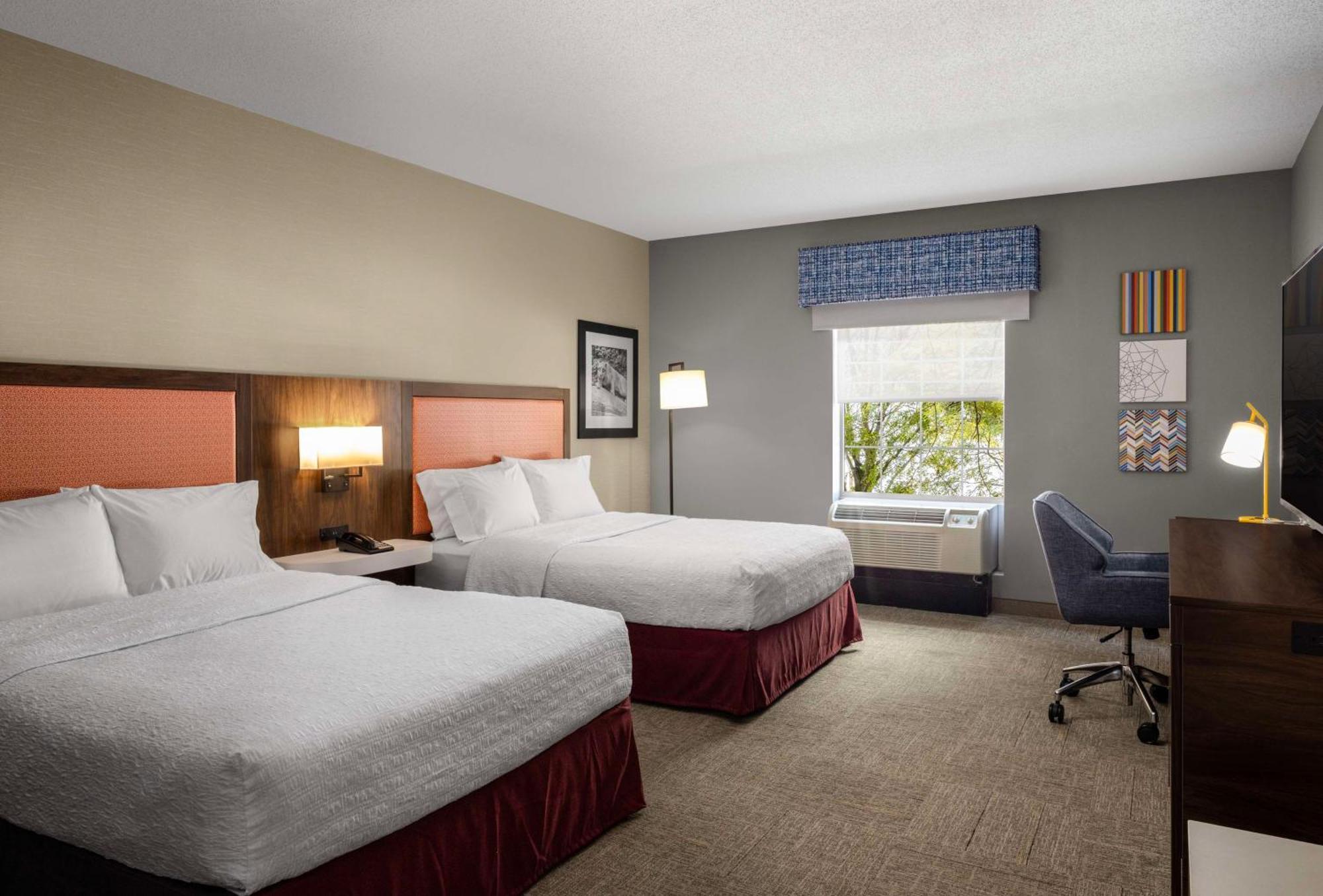 Hotel Hampton & At Williamsburg Square State College