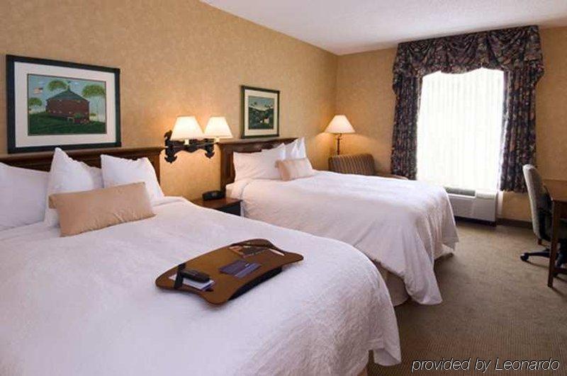 Hampton & At Williamsburg Square Hotel State College