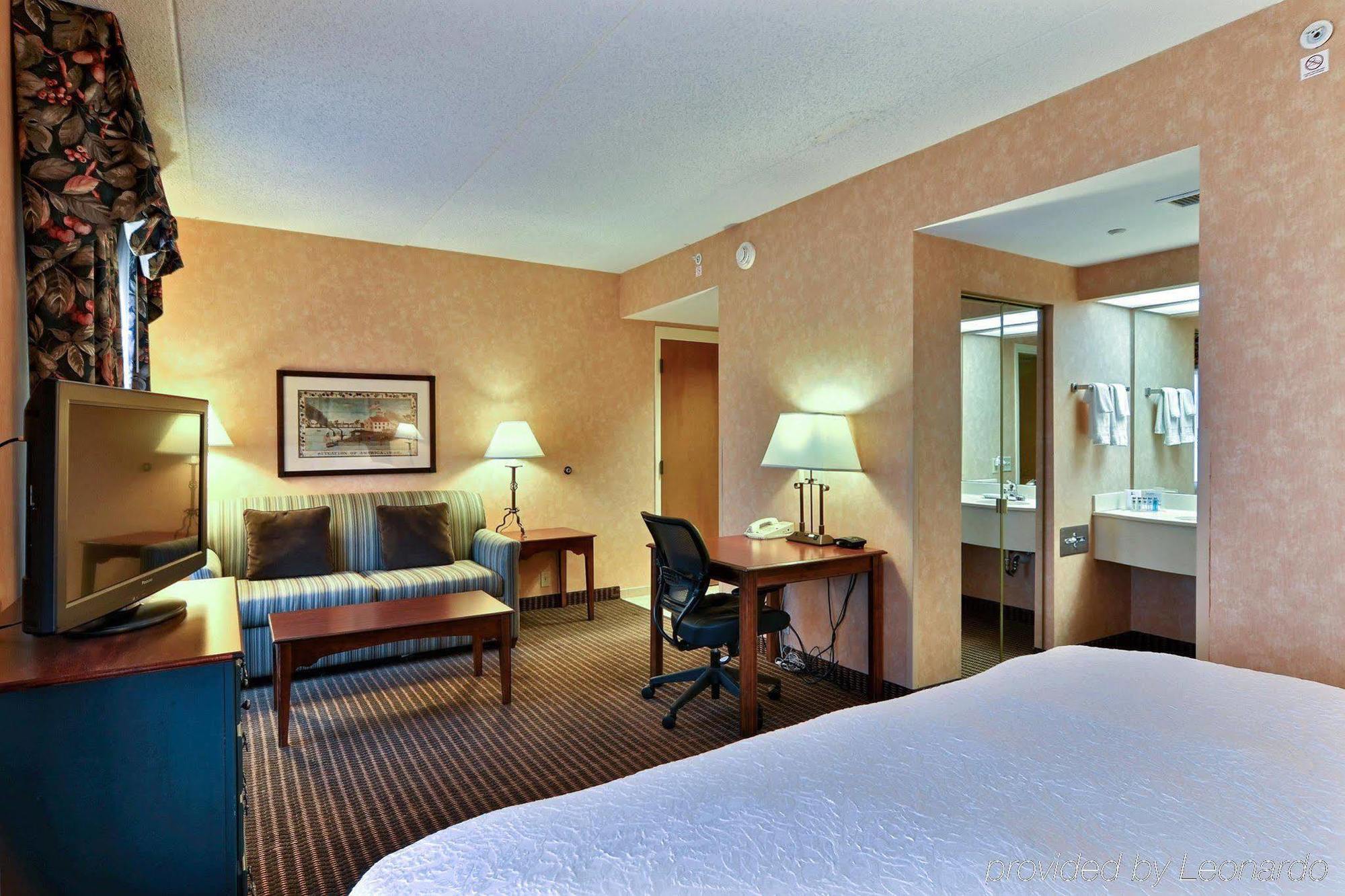 Hampton & At Williamsburg Square 3* State College