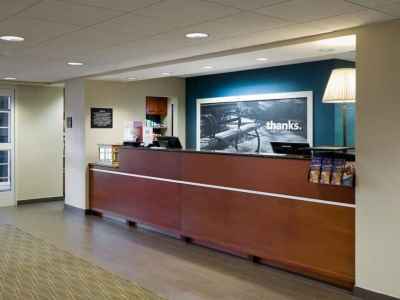 Hotel Hampton & At Williamsburg Square