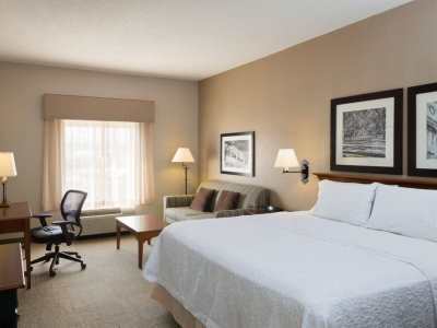 Hampton & At Williamsburg Square 3* State College
