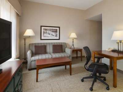 Hotel Hampton & At Williamsburg Square