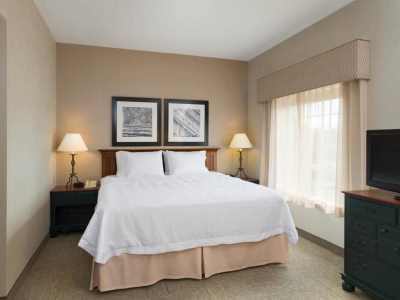 Hotel Hampton & At Williamsburg Square State College