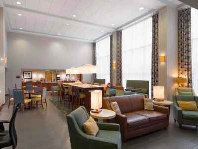 Hotel Hampton & At Williamsburg Square State College
