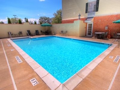Hotel Hampton & At Williamsburg Square State College