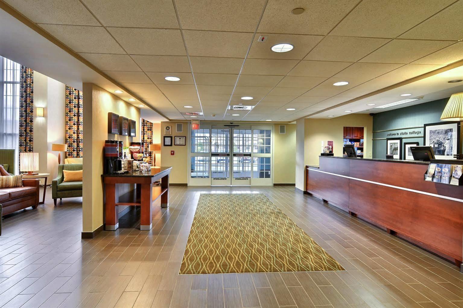 Hotel Hampton & At Williamsburg Square State College